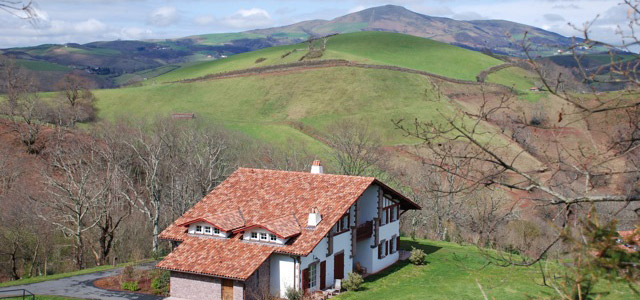 Maison traditionnelle basque dans l'arrière pays